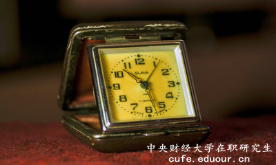 中央財(cái)經(jīng)大學(xué)保險(xiǎn)學(xué)在職研究生申碩考試什么時(shí)候報(bào)名？